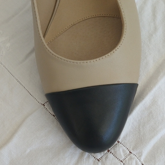 Vaneli Tan and Black Slingback Heels with Adjustable Strap - Picture 6 of 6